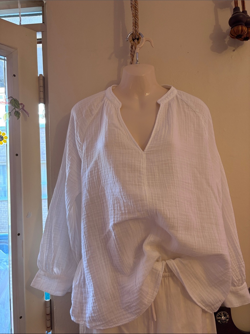 H&M White V-Neck Gauze Tunic Blouse